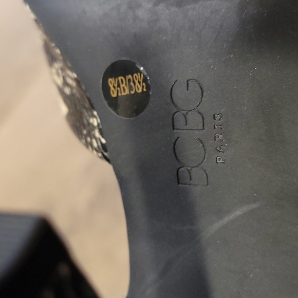 BCBG HEELS - Picture 9 of 10